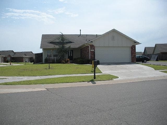 1st image of 2417 Trailwood Dr