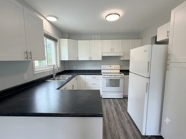 50 Penetang St #2 — Photo 7
