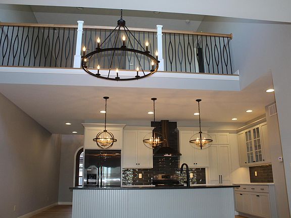 5th image of 109 Christine Ct