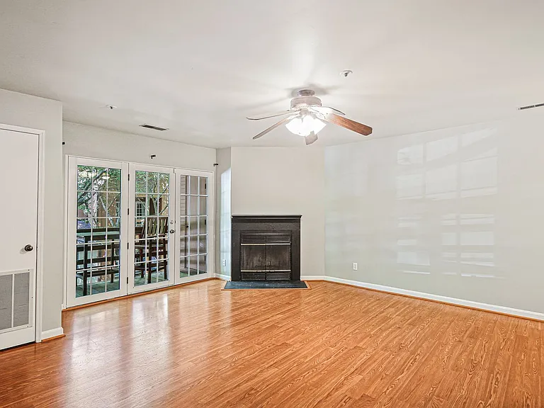 4906 Columbia Rd #8 — Photo 4