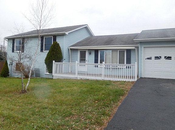 2nd image of 101 Lancelot Dr