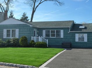 34 Beach Street, West Islip, NY 11795