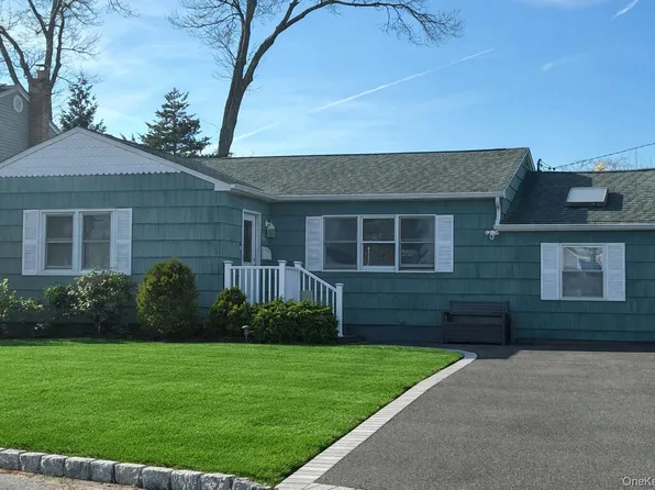 34 Beach Street, West Islip, NY 11795