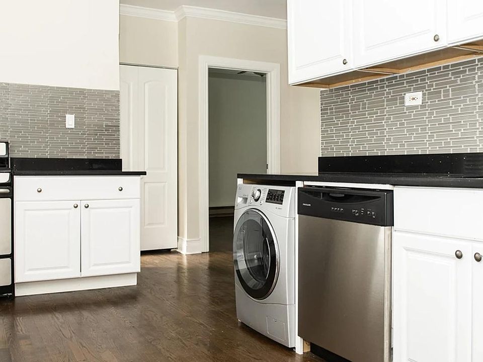 1st image of 648.5 W Roscoe St #2N