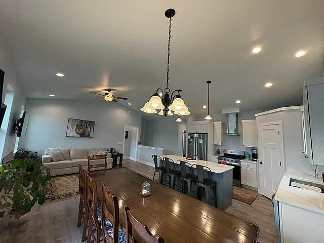 2701 Skyview Ln — Photo 2
