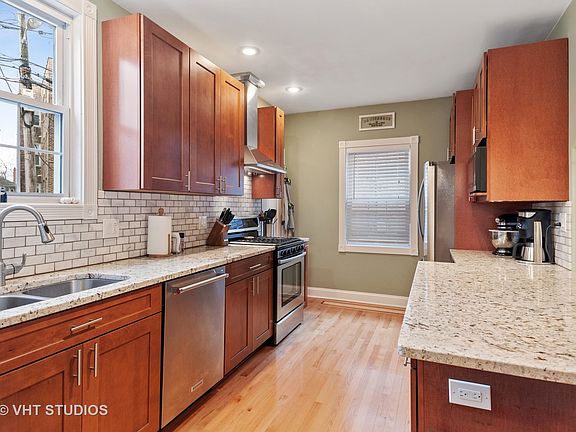 4th image of 7555 N Rogers Ave