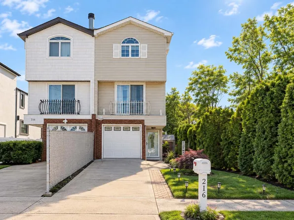 214 Slater Boulevard image 1 of 31