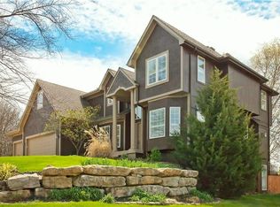 2321 SW Crown Dr, Lees Summit, MO 64082