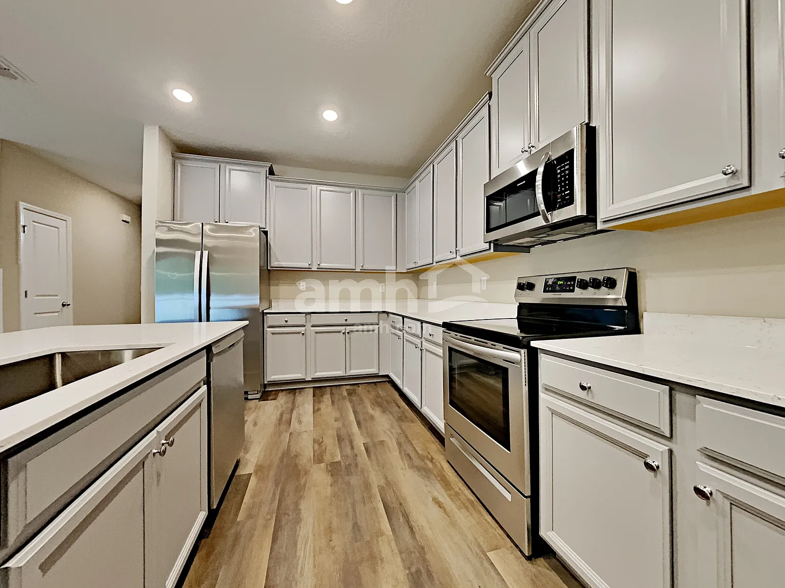 4 bed, 3.0 bath, 2028 sqft, $2,515 — Photo 3