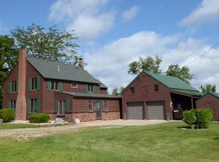 601 S Shore Dr, Windom, MN 56101