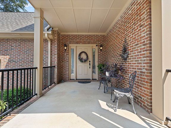3rd image of 220 Baucom Park Dr