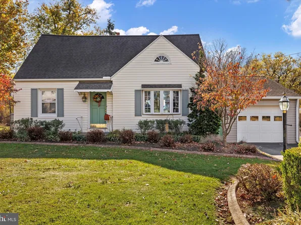 219 Woods Dr, Mechanicsburg, PA 17050