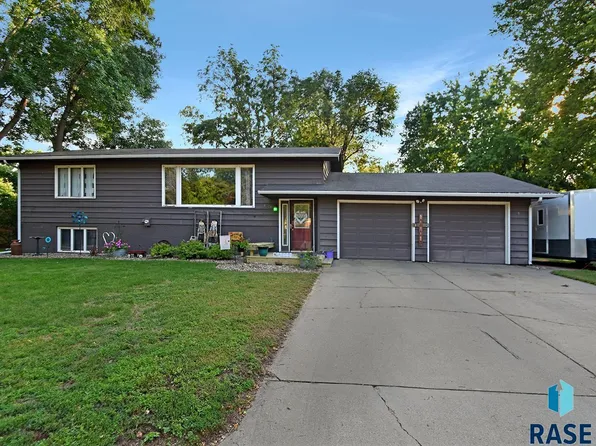 1204 E Lark St, Brandon, SD 57005