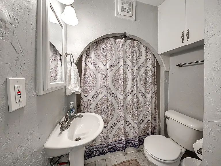 1630 NW 17th St #2 — Photo 13