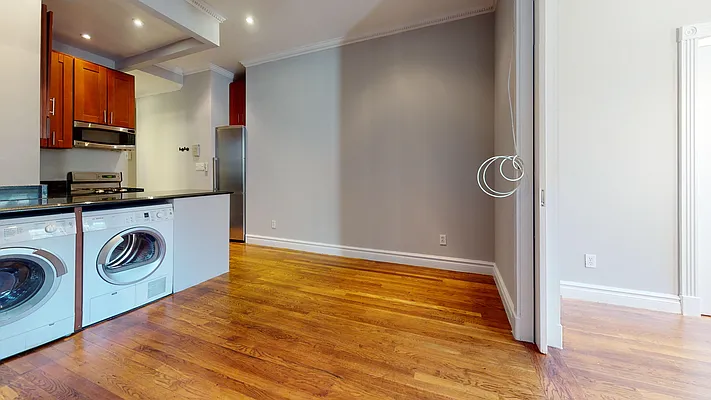 Rented by Bond New York | media 6