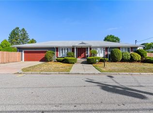 30 Wardlaw Ct, Providence, RI 02908