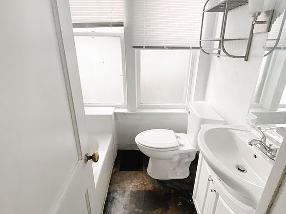 5th image of 617 Evergreen St