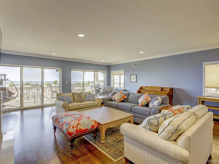 1051 Oceanfront #6 — Photo 6