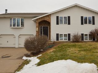 2385 Wintergreen Dr, Dubuque, IA 52002