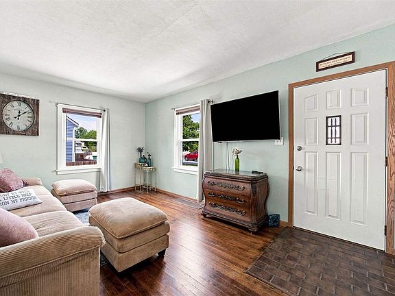 3rd image of 1037 Staub Ct NE