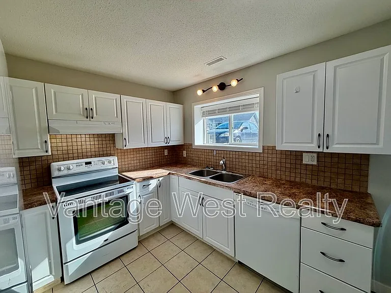 3426B Logan Rd — Photo 3