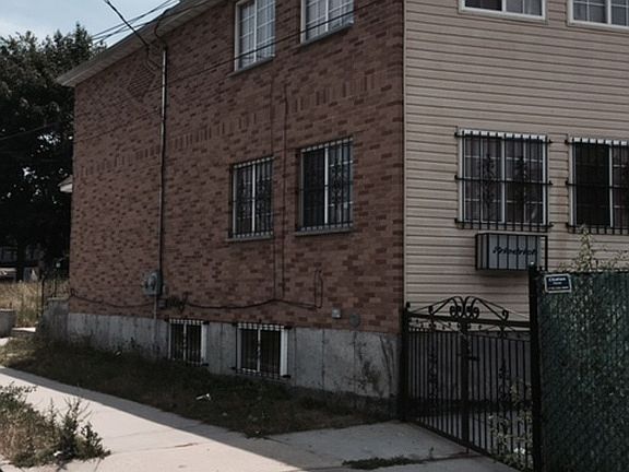 4th image of 134-31 Garrett St
