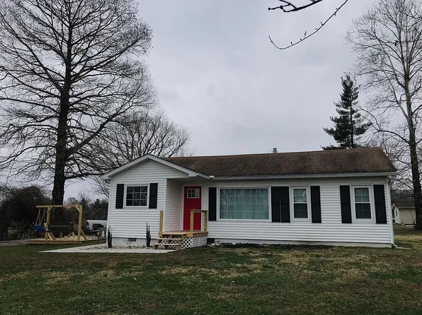 4232 Boskydell Rd, Carbondale, IL 62903