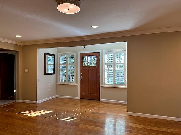 4th image of 2404 Dekoven Ave