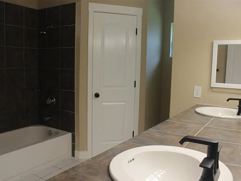 4920 Deerwood Cir — Photo 10