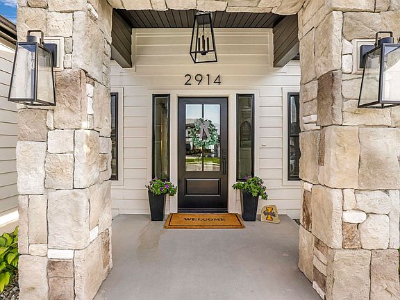 3rd image of 2914 Sun Mountain Dr