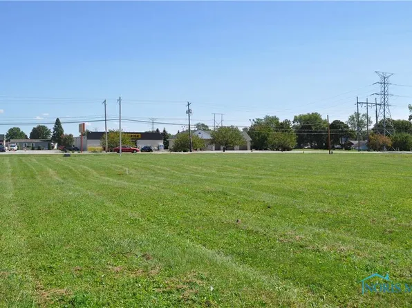 124 Meadowgate Dr, Walbridge, OH 43465