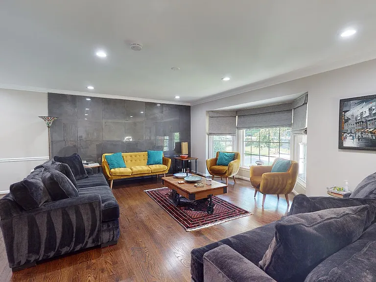 7628 Chancellor Way — Photo 3