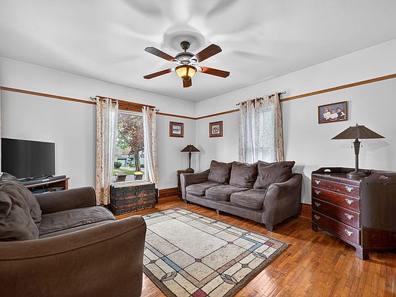 4th image of 525 W Hurlbut Ave