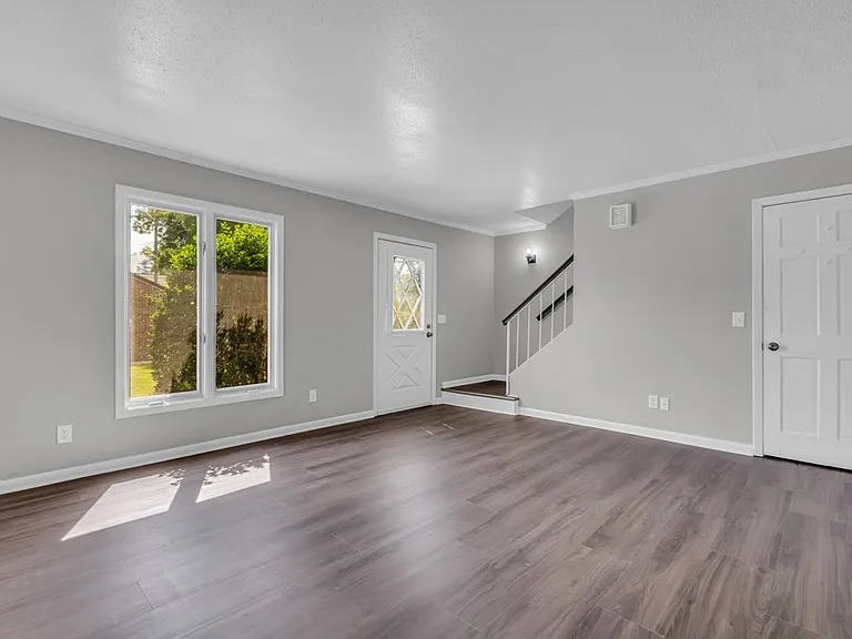 400 Forrest Blvd #13 — Photo 4