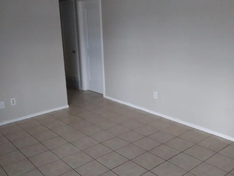 941 N Bradley Ave — Photo 7