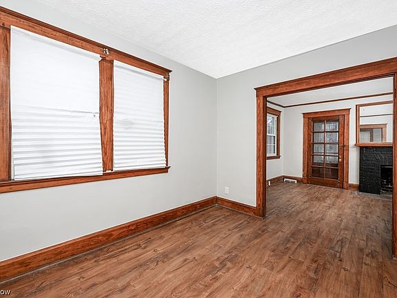 4th image of 359 Sumatra Ave
