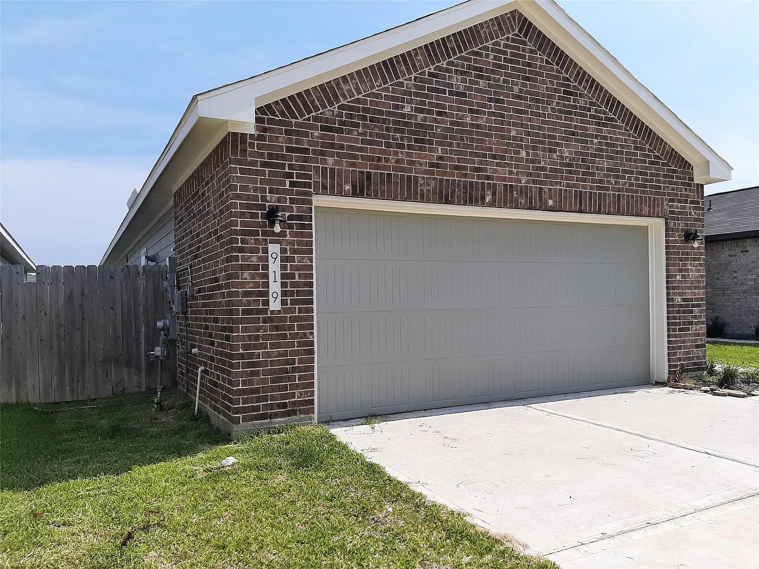 3 bed, 2.0 bath, 1251 sqft, $1,695 — Photo 2