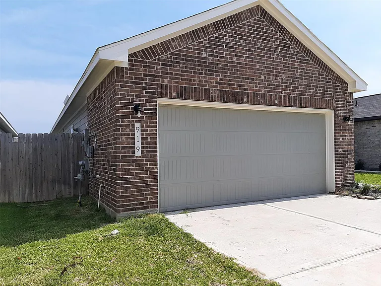 919 Redinger Ridge Dr — Photo 2