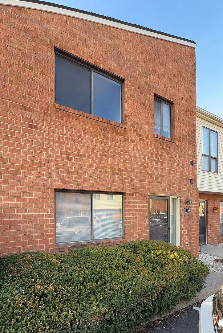 East Drive 1111-1115 — Photo 1