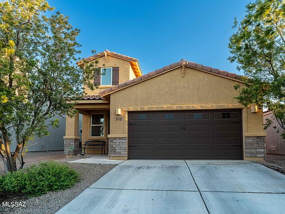 2nd image of 952 E Empire Canyon Ln