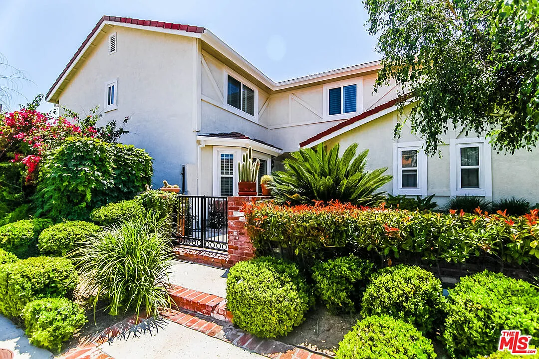 3 bed, 2.5 bath, 2235 sqft, $4,950 — Photo 1