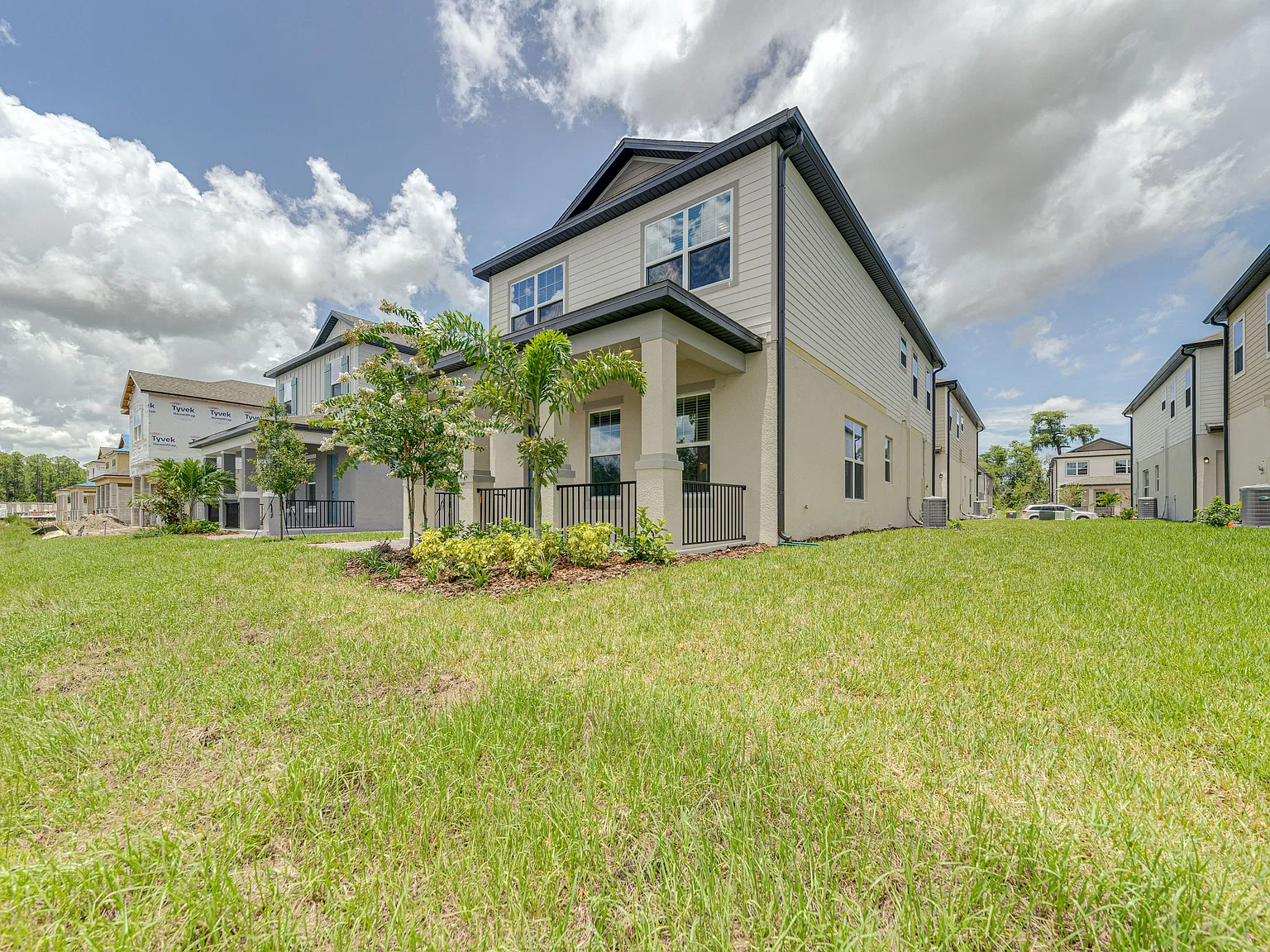 3 bed, 2.5 bath, 1779 sqft, $2,495 — Photo 2