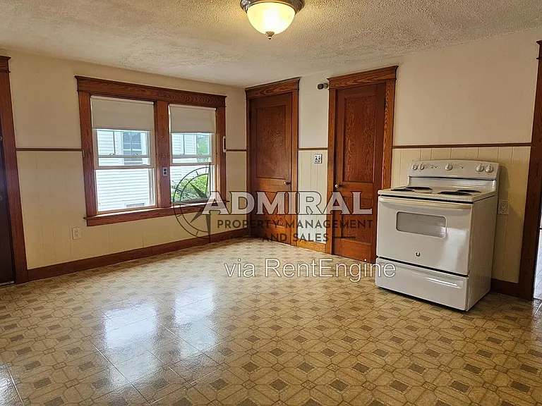 52 Washington St #A — Photo 6