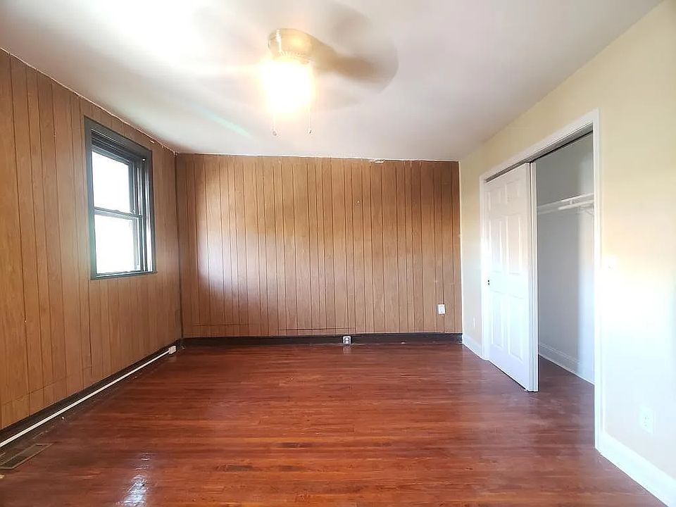 Front bedroom closet