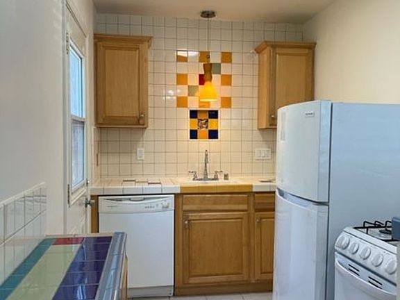 3rd image of 1058-1064 Emerald St #52AFB4945