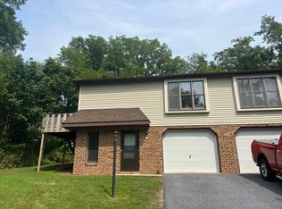 2 Breton Ln, Dillsburg, PA 17019