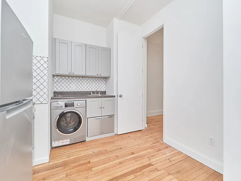 430 E 66th St #8 — Photo 5