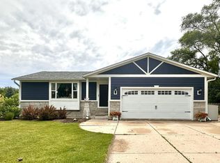 307 Fox Horn Dr, Waterford, WI 53185
