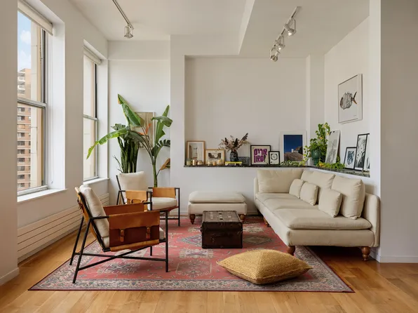 175 East Broadway image 3 of 10