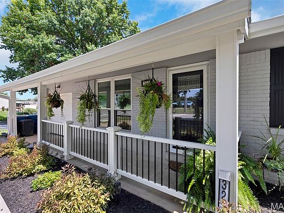 5th image of 322 New Ballwin Rd